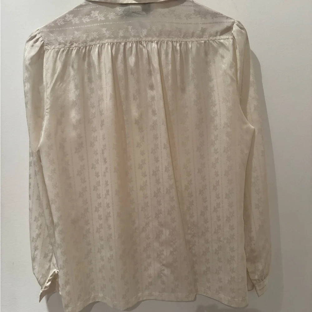 VINTAGE Oscar de la Renta Elegant Cream Blouse. Fits like a 10. - Picture 3 of 9